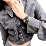 Orologio D1 Milano Ultra Thin Antracite D1-UTBJ22 indossa donna