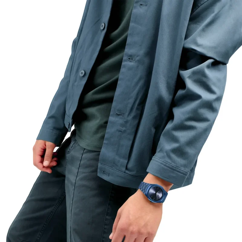 Orologio D1 Milano Ultra Thin Midnight D1-UTBJ21 indosso uomo