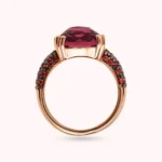 Anello Gioiello Cocktail Bronzallure Lega Golden Rosè Prisma Gem e Pavè Bordeaux WSBZ02179.BRD-16 profilo