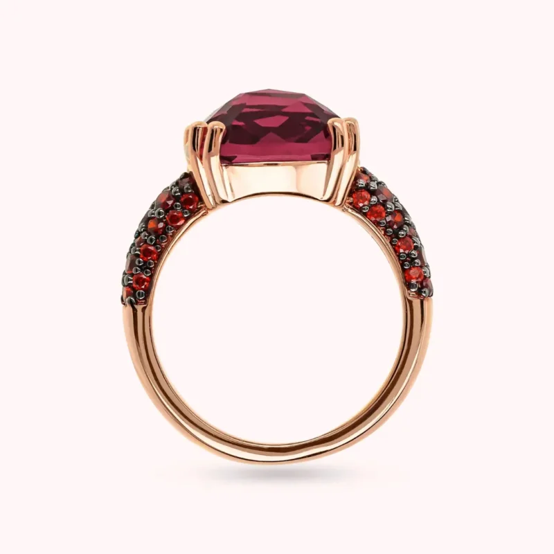 Anello Gioiello Cocktail Bronzallure Lega Golden Rosè Prisma Gem e Pavè Bordeaux WSBZ02179.BRD-16 profilo
