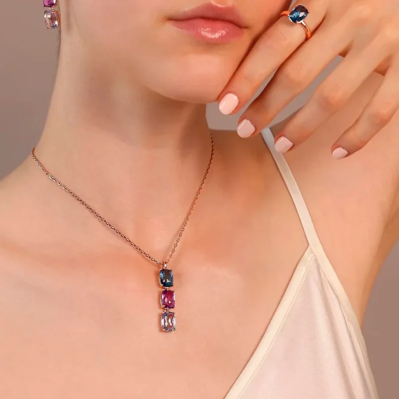collana-trilogy-bronzallure-prisma-gem-taglio-mosaico-wsbz02291-blu-sp-indosso Collana Trilogy Bronzallure Prisma Gem Taglio Mosaico WSBZ02291.BLU-SP indosso