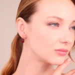 Orecchini Pendenti Bronzallure Prisma Gem Taglio Mosaico Bordeaux WSBZ02289.BRD indosso