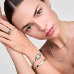 Orologio Daniel Wellington Quadro Mini Arch 3-link Sunray Acciaio e Cinturino a Maglie DW00100844 indosso