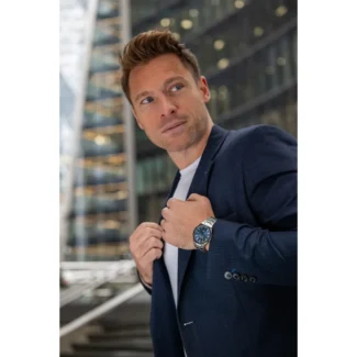 Orologio Solo Tempo Casio Edifice Cassa e Cinturino Acciaio Quadrante Blu Satinato EFR-S108D-2AVUEF indosso elegante