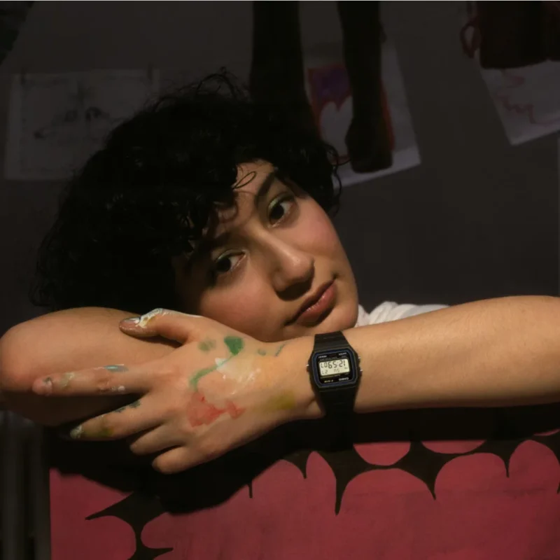 Orologio Casio Digitale Cinturino Caucciù Nero F-91W-1YEG indosso