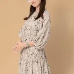 Orologio Donna Casio mini Collection Quadrante Panna Acciaio LA670WEA-8AEF indosso